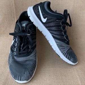 Nike Adapt TR in black/gray mesh